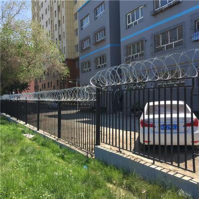 烏魯木齊二十二中學校刀片刺網施工案例